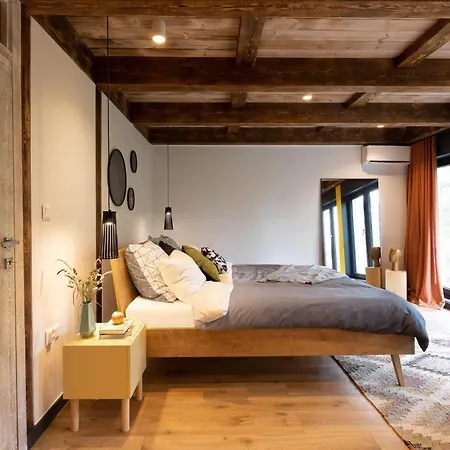 Mazury Lakeside Retreat: Modern With Private Shore Access Villa