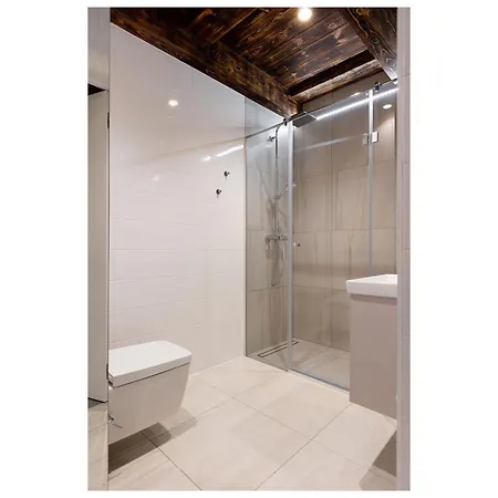 Nowoczesny Dom Nad Jeziorem Zarybinek-mazury Rybno, Z Wlasnym Dostepem Do Linii Brzegowej Oraz Lodka